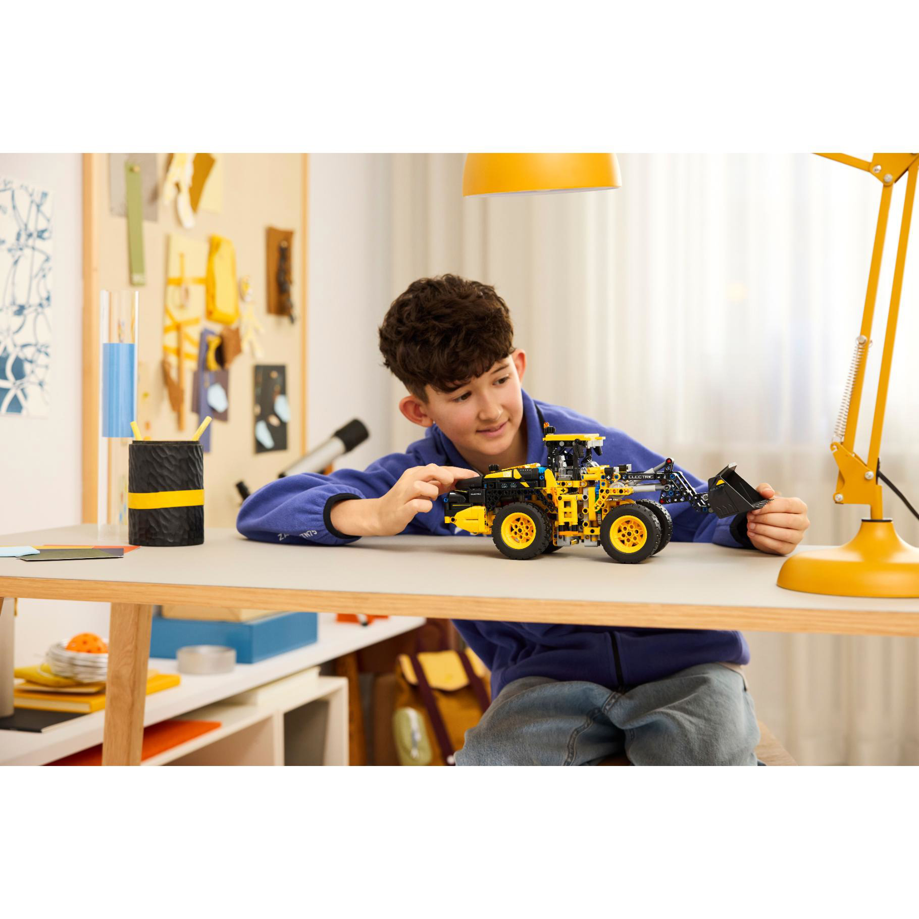 LEGO 42209 Technic Volvo L120 Electric Wiellader - Afbeelding 4