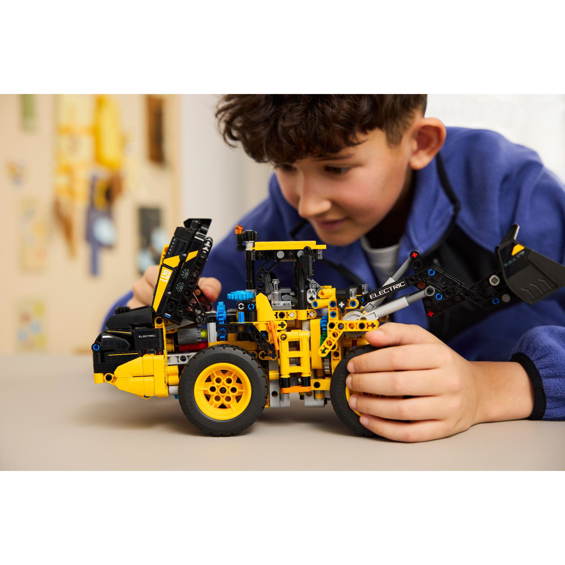 LEGO 42209 Technic Volvo L120 Electric Wiellader - Afbeelding 5